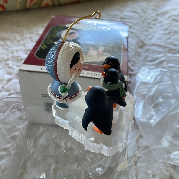 1998 Frosty Friends Hallmark Keepsake Ornament. Original box. - Picture 2 of 10